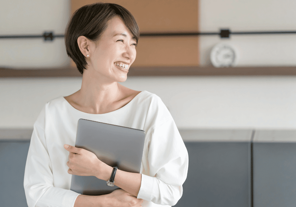 怖い気持ちを乗り越えた40代女性の笑顔