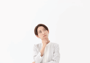 ウォーターサーバーがいらないのはどんな人か考える女性